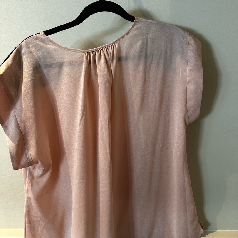 Momo Maternity beautiful top with lace detail size large - Picture 3 of 4